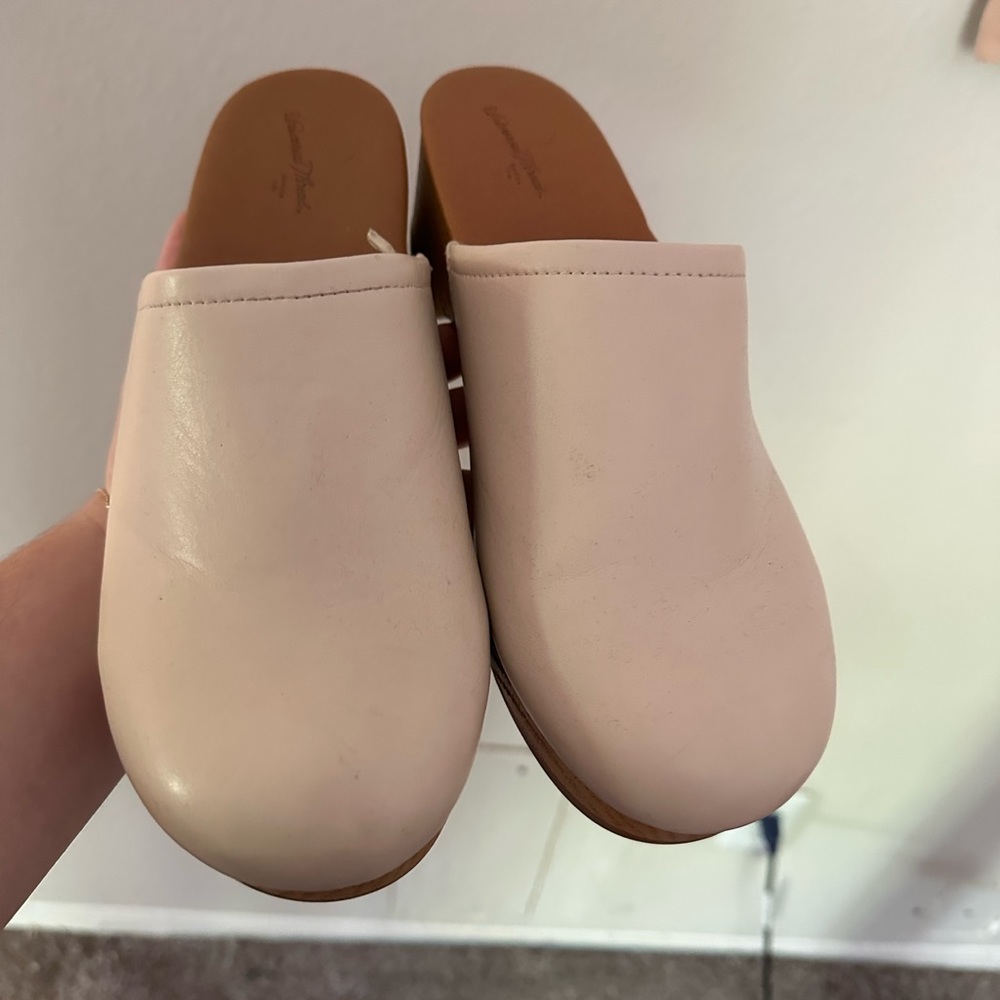 Universal Thread Pale Pink Leather Mules